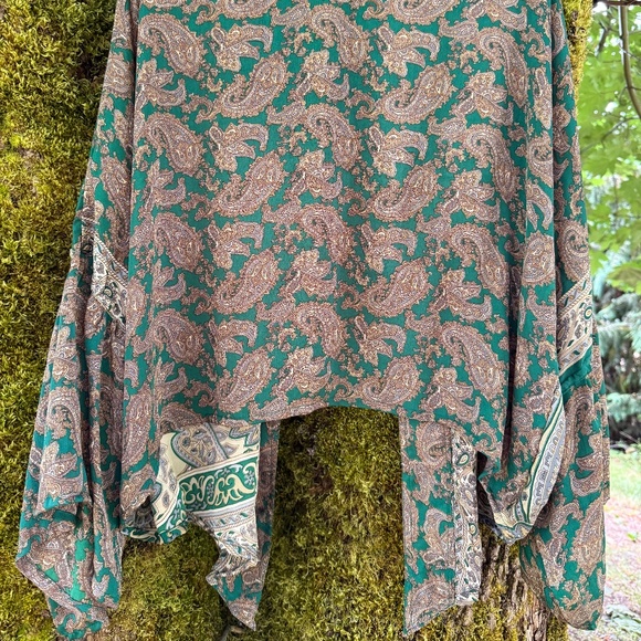 Kantha Bae Silk Shrug - Picture 2 of 4